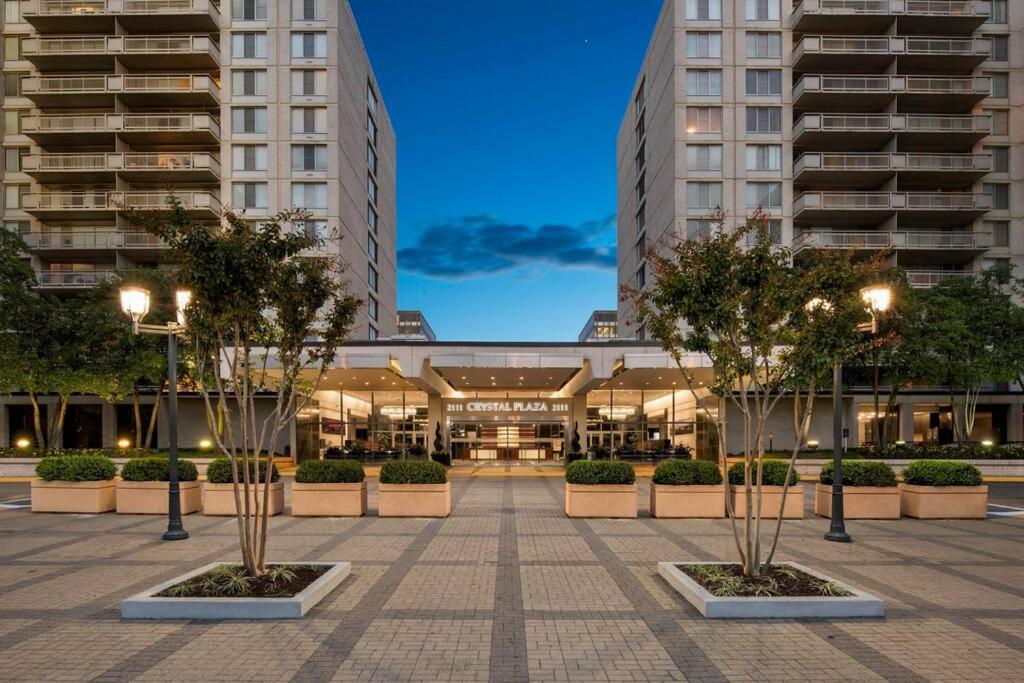 Modern Apartment At Crystal City Arlington Exterior foto