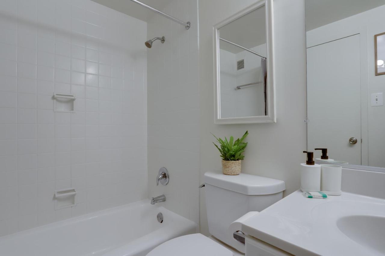 Modern Apartment At Crystal City Arlington Exterior foto